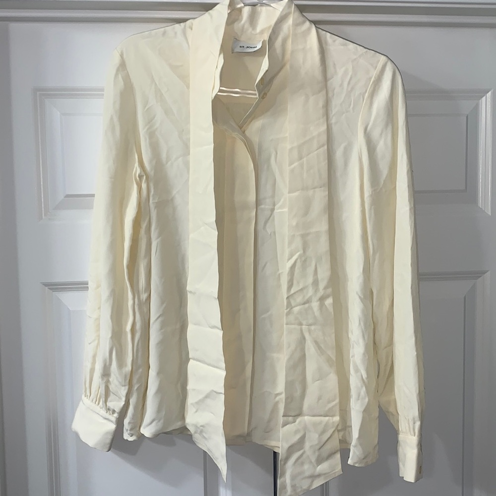 NWOT $649 St. John 55% Silk button up with tie size Small- timeless luxury